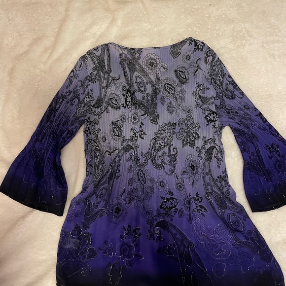 Ladies dressy style top - Picture 2 of 4